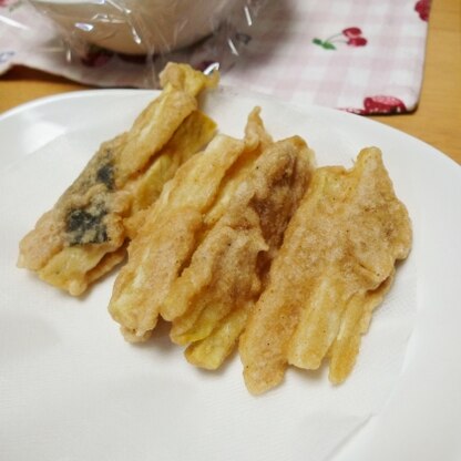 久しぶりに揚げ物しました～♪
今日は山芋の天ぷらです☆
サクサクおいしかったです！！